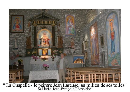 AM 68 p2 V3 la Chapelle-le peintre Jean Lareuse au milieu de ses toiles