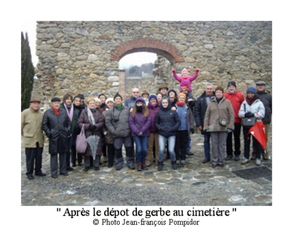 AM 85 p3 Vue 5 après le dépot de gerbe au cimetière