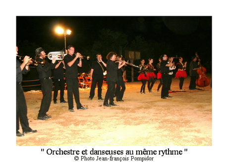 AM 97 p3 V1 orchestre et danseuses au même rythme