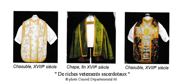 De riches vetements sacerdotaux