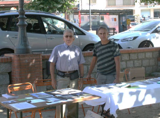 l’auteur (à droite) au Salon du Livre à Prats