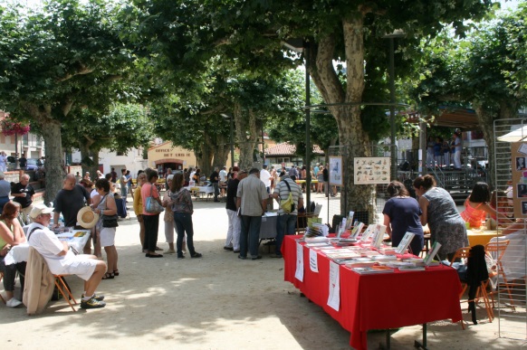 à la fraicheur des platanes (photo JF Pompidor)